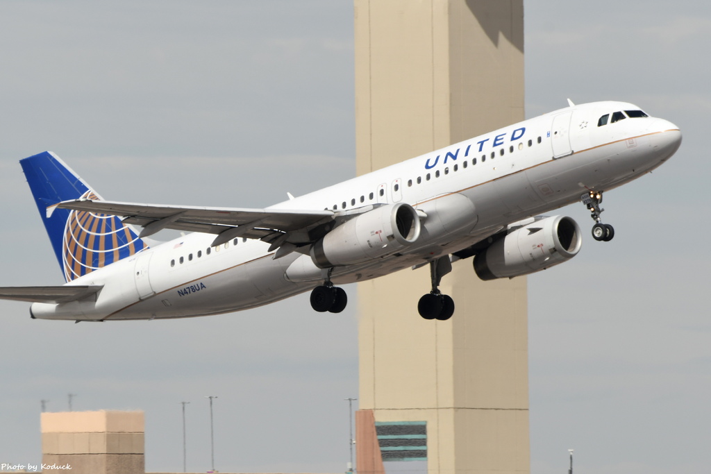 United Airlines A320-232(N478UA)@PHX_1_20180322.JPG