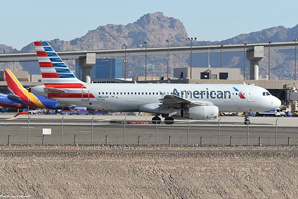 American Airlines A320-232(N601AW)@PHX_1_20180321.JPG