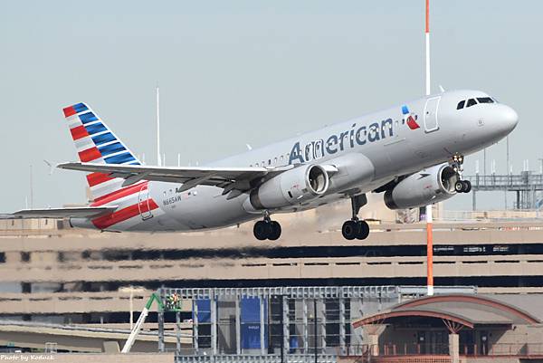 American Airlines A320-232(N665AW)@PHX_1_20180321.JPG