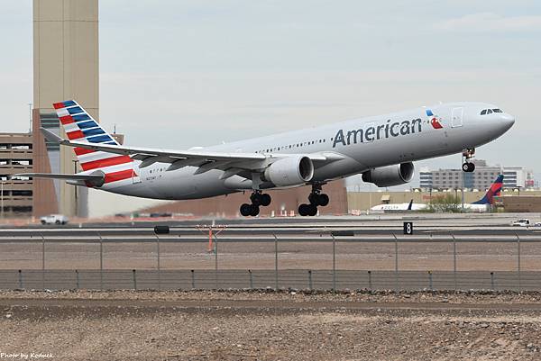 American Airlines A330-323(N273AY)@PHX_1_20180322.JPG