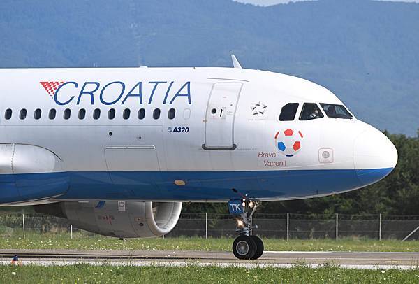 Croatia Airlines A320-214(9A-CTK)@ZAG_2_20230728.JPG