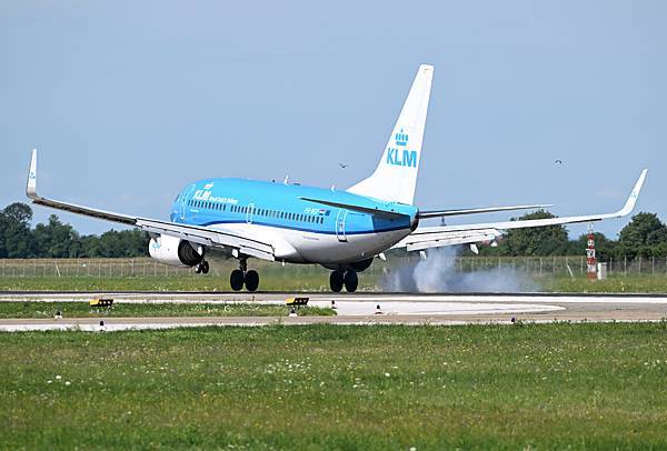 KLM B737-7K2(PH-BGF)@ZAG_2_20230728.JPG