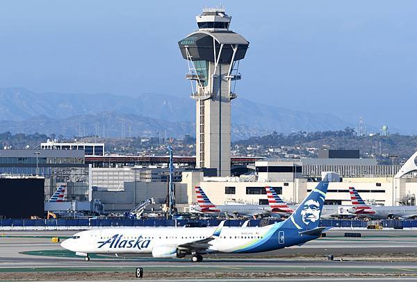 Alaska Airlines B737-990ER(N285AK)@LAX_1_20221017.JPG