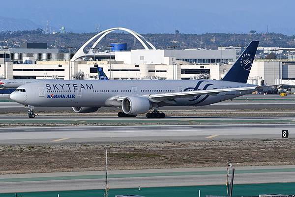 Korean Airlines B777-3B5ER(HL7783)@LAX_1_20221017.JPG