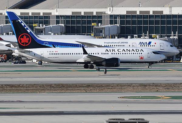 Air Canada B737-8 MAX(C-GEJN)@LAX_1_20221017.JPG