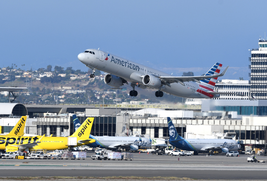 American Airlines A321-253NX(N425AN)@LAX_1_20221017.JPG