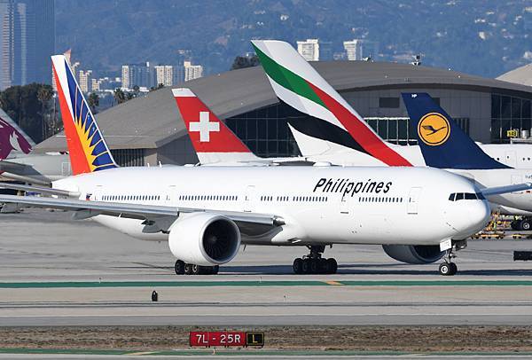 Philippine Airlines B777-3F6ER(RP-C7772)@LAX_1_20221017.JPG