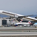 Singapore Airlines B777-312ER(9V-SNB)@LAX_3_20221017.JPG