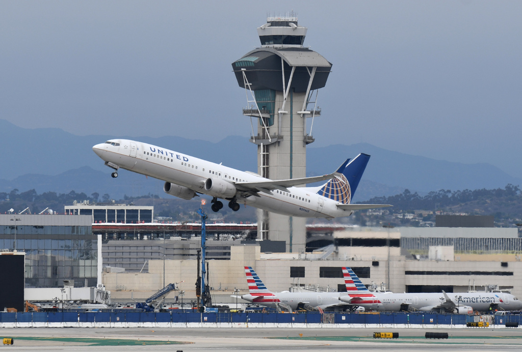 United Airlines B737-924ER(WL)(N39463)@LAX_1_20221017.JPG