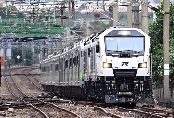 R201牽引EMU900試運轉@樹林_1_20231219.JPG