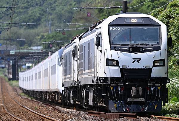 R202牽引EMU3000試運轉@大里站北_1_20240321.JPG
