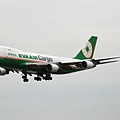 EVA Air Cargo B747-45EF(B-16483)@VVVH_1(2)_20100625.jpg