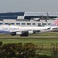 China Airlines B747-400(B-18201)@TIA_1(2)_20100608.jpg