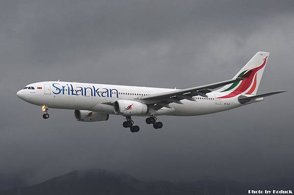 SriLankan Airlines A330-243(4R-ALD)@VHHH_1(2)_20100626.jpg