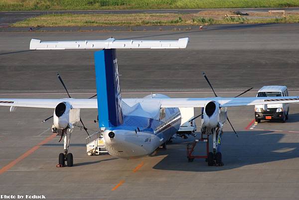 ANK Bombardier Dash 8-300Q@Haneda_1(2)_20100910.jpg