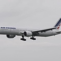 Air France B777-328ER(F-GSQB)@VHHHH_1(2)_20100625.jpg