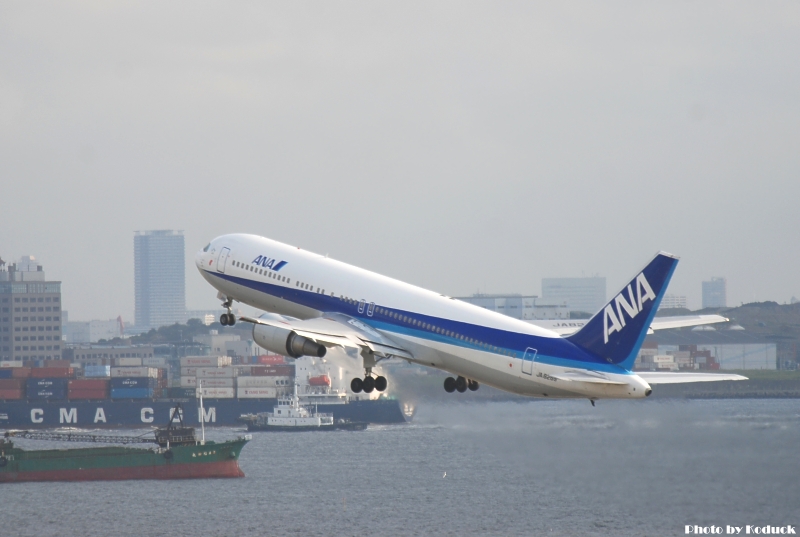 ANA B767-381(JA8289)@Haneda_1(2)_20100914.jpg