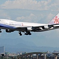 China Airlines B747-409F(SCD)(B-18707)@TIA_1(2)_20100820.jpg