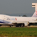 China Airlines B747-400F(B-18718)@TIA_1(2)_20100526.jpg