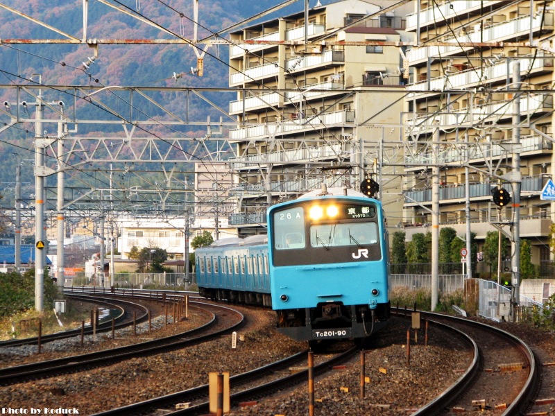 201系電車@山崎站西_1_20051213.jpg