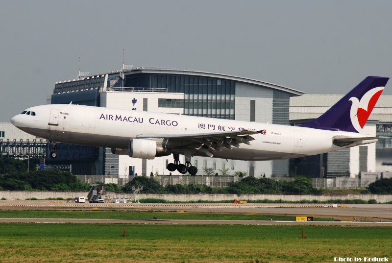 Air Macau Cargo A300-600(B-MBJ)@TIA_1(2)_20100512.jpg