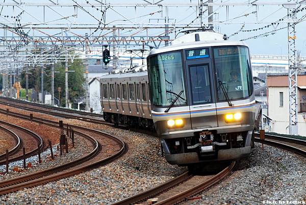 223系電車@山崎東_3(2)_20100228.jpg