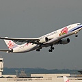 China Airlines A330-302(B-18305)@TIA_1(2)_20100730.jpg