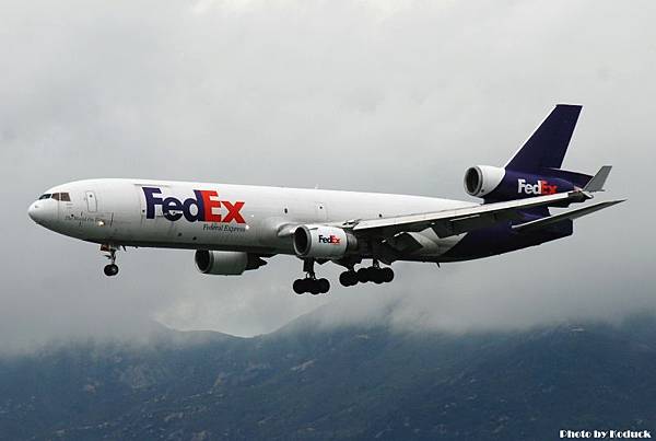 FedEx MD-11F(N592FE)@VVVH_1(2)_20100625.jpg