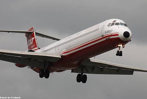 FAT MD-83(B-28027)@RCSS_4(2)_20110322.jpg