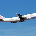 China Airlines B747-409(B-18201)@TIA_1(2)_20100827.jpg