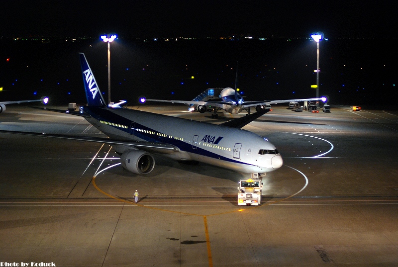 ANA B777-281(JA706A)@Haneda_5(2)_20110513.jpg