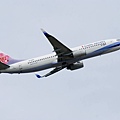 China Airlines B737-809(B-18605)@TIA_1(2)_20100707.jpg