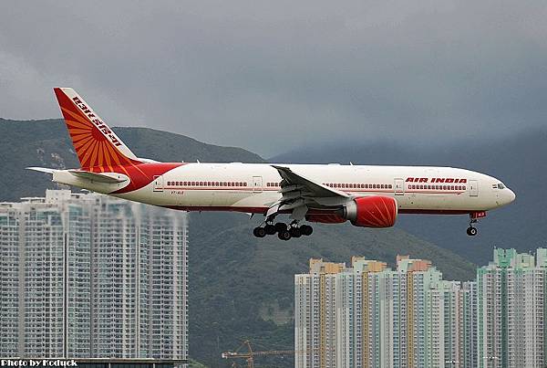 Air India  B777-237LR(VT-ALD)@VVVH_1(3)_20100625.jpg