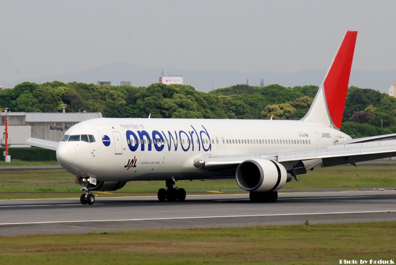 JAL B767-346(JA8980)@Sky Park_1(2)_20110516.jpg