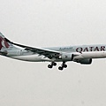 Qatar Airways A330-202(A7-ACH)@VHHH_1(2)_20101212.jpg