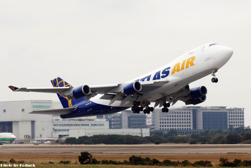 Atlas Air B747-47UF(SCD)(N412MC)@TIA_2(2)_20110127.jpg