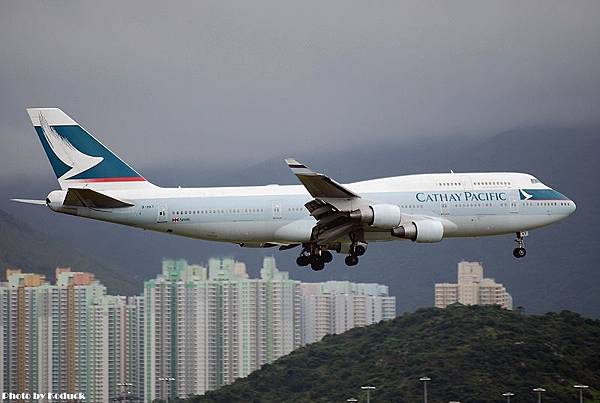 Cathay Pacific B747-467(B-HKT)@VHHH_1(2)_20100625.jpg