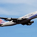 China Airlines B747-409(B-18202)@TIA_1(2)_20100703.jpg