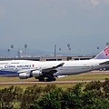 China Airlines B747-409(B-18207)@TIA_1(2)_20100809.jpg