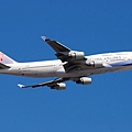 China Airlines B747-409(B-18206)@TIA_1(2)_20100827.jpg