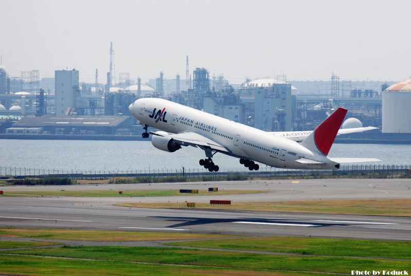 JAL B777-289(JA008D)@Haneda_1(2)_20100911.jpg