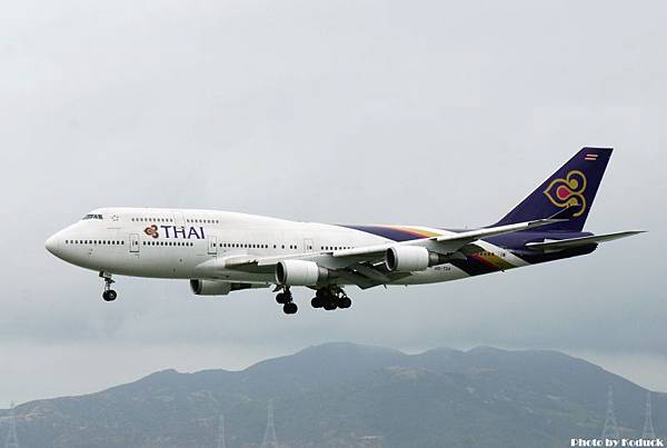 Thai Airways B747-4D7(HS-TGA)@VHHH_1(2)_20100625.jpg