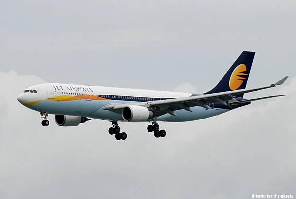 Jet Airways A330-202(VT-JWN)@VHHH_1(2)_20100625.jpg