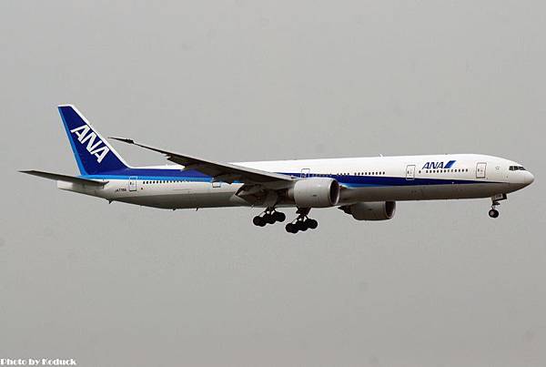 ANA B777-381ER(JA778A)@VHHH_1(2)_20101210.jpg