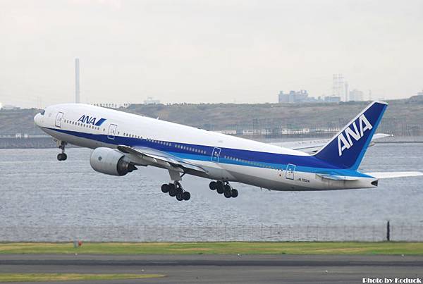 ANA B777-281(JA702A)@Haneda_1(2)_20100914.jpg