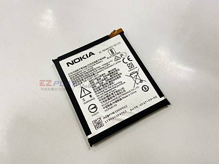 高雄手機維修 947修手機左營站 Nokia 8電池更換 947修手機高雄左營店