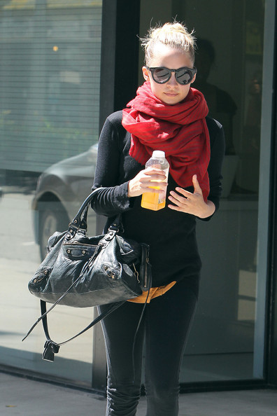 Nicole+Richie+wears+red+scarf+round+sunglasses+O21gfj-Vtywl Nicole+Richie+wears+red+scarf+round+sunglasses+O21gfj-Vtywl