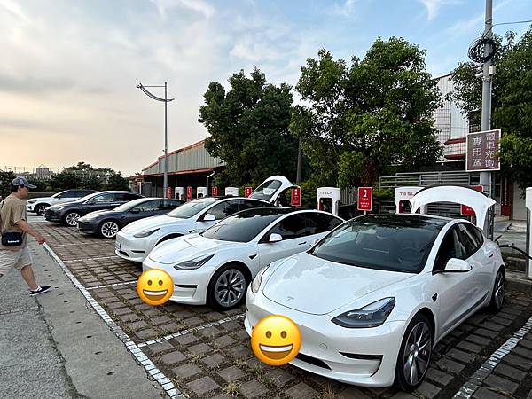 全台最大電動車充電站/Tesla特斯拉嘉義超級充電站/水牛公