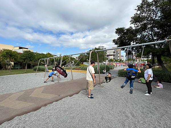 [彰化親子景點] 員林兔馬鹿公園/員林親子景點/沙坑溜滑梯盪