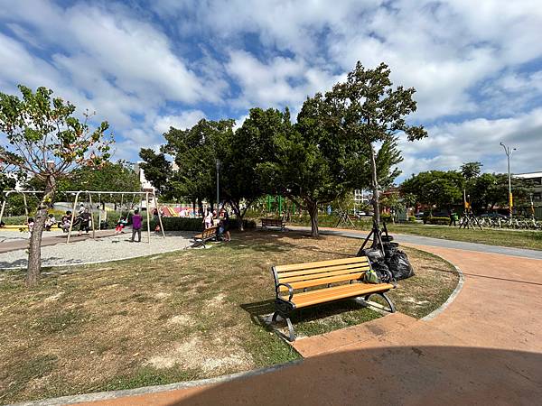 [彰化親子景點] 員林兔馬鹿公園/員林親子景點/沙坑溜滑梯盪